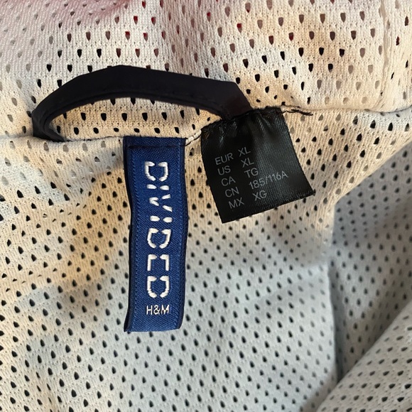 divided H&M Water And Wind Resistant Jacket - Picture 9 of 9